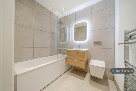 3 bedroom flat to rent, West Hill, South Croydon, CR2