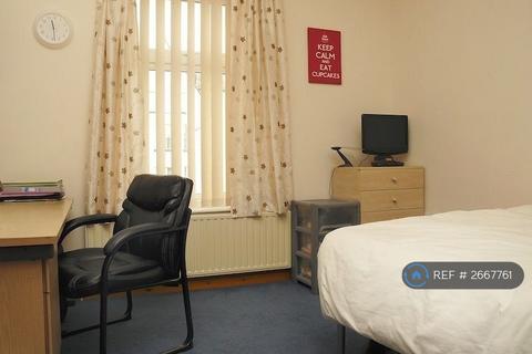 5 bedroom end of terrace house to rent, Hathersage Road, Manchester, M13