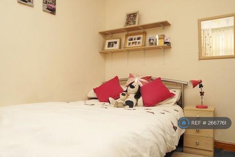 5 bedroom end of terrace house to rent, Hathersage Road, Manchester, M13