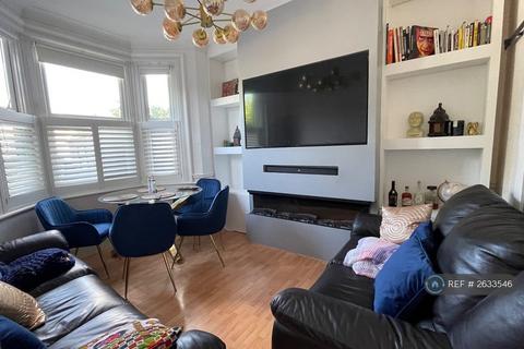 1 bedroom in a house share to rent, Dagnall Park, London, SE25
