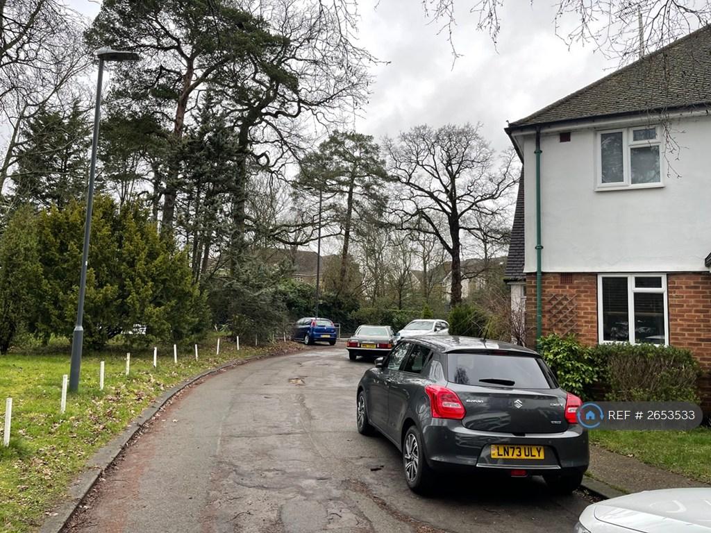 Ample Free Parking, Peaceful Well Connected Area
