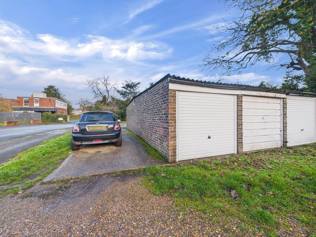 Garage & Parking