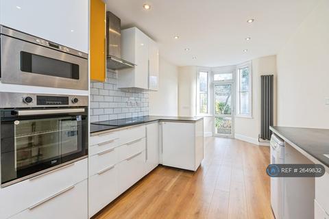 3 bedroom terraced house to rent - Broadwater Road, London, N17