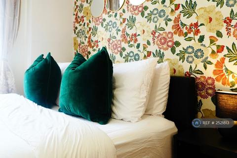 1 bedroom flat to rent, Westbourne Gardens, London, W2