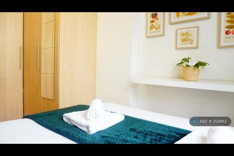 1 bedroom flat to rent, Westbourne Gardens, London, W2