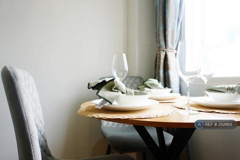 1 bedroom flat to rent, Westbourne Gardens, London, W2