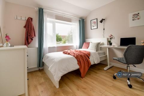 4 bedroom semi-detached house to rent, Lichen Green, Coventry, CV4