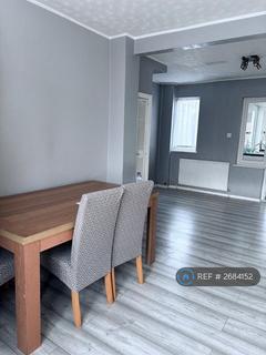 2 bedroom semi-detached house to rent, Third Avenue, Luton, LU3
