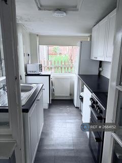 2 bedroom semi-detached house to rent, Third Avenue, Luton, LU3