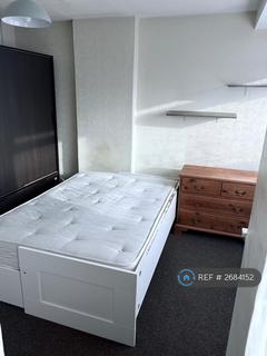 2 bedroom semi-detached house to rent, Third Avenue, Luton, LU3