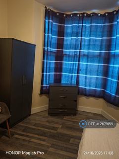 1 bedroom in a house share to rent, Chadwick Road, London, SE15
