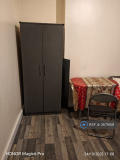 1 bedroom in a house share to rent, Chadwick Road, London, SE15