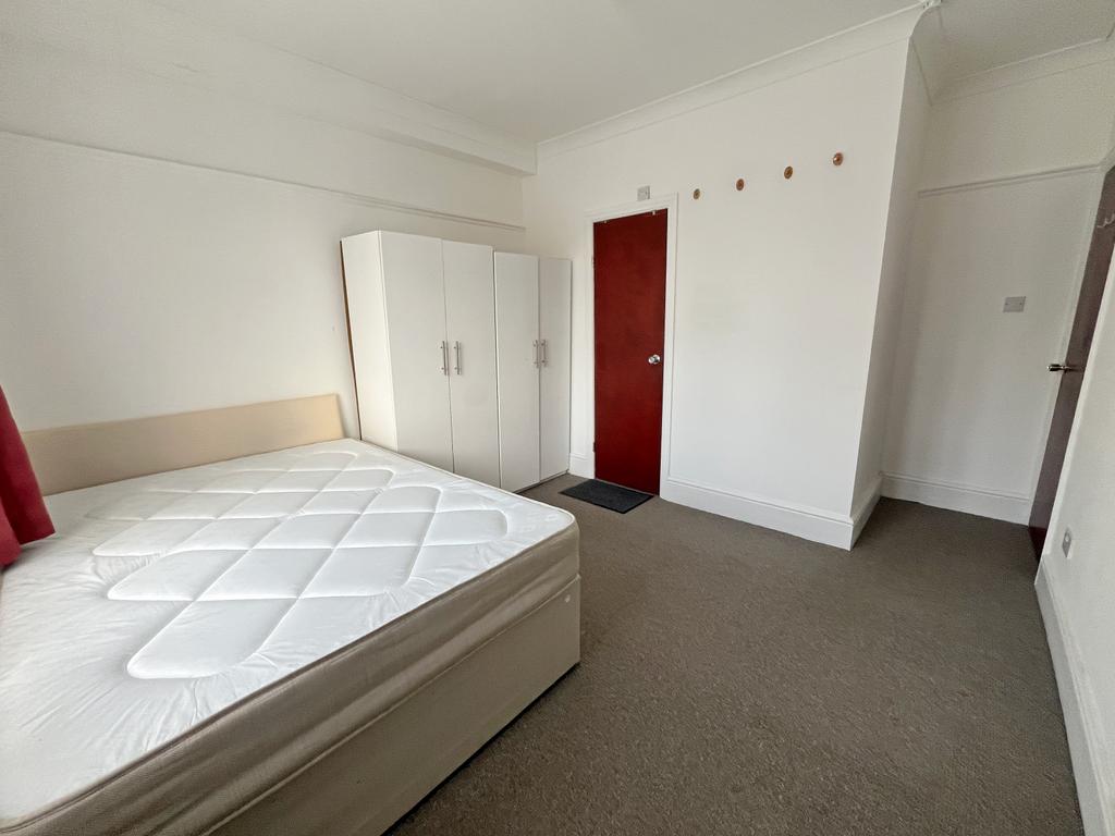 1 bed room - flat share to rent Wood Lane, Islewo