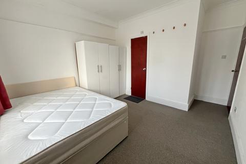 undefined, Isleworth, TW7