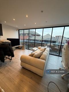 2 bedroom penthouse to rent, High Street, Purley, CR8