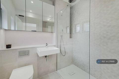 2 bedroom penthouse to rent, High Street, Purley, CR8