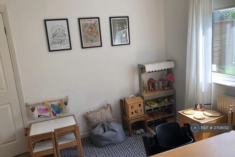 3 bedroom terraced house to rent, Seely Road, London, SW17