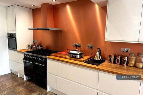5 bedroom semi-detached house to rent, Royston Road, Harston, Cambridge, CB22