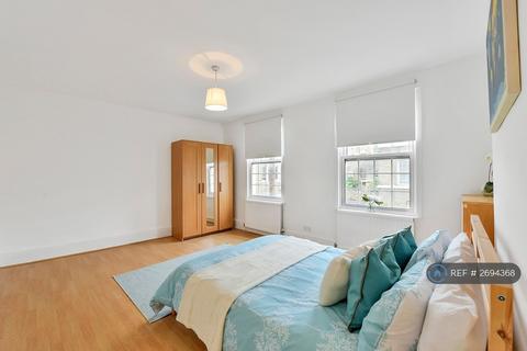 1 bedroom in a house share to rent, Sexton Court, London, E14