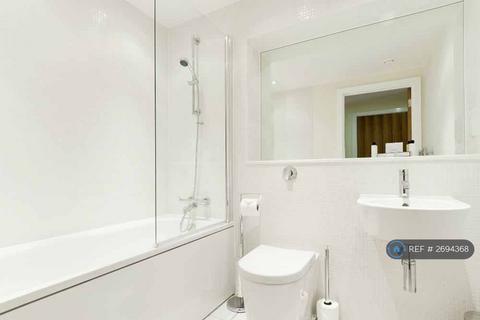 1 bedroom in a house share to rent, Sexton Court, London, E14