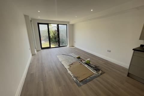 undefined, Barge Drive, Southall, Greater London, UB2
