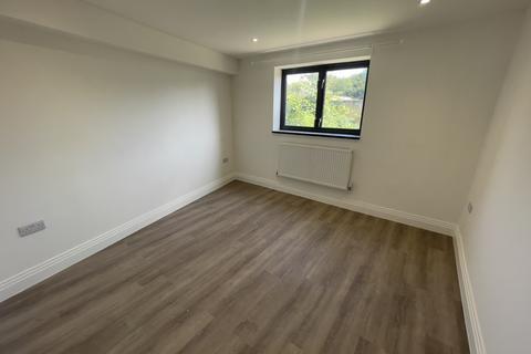 undefined, Barge Drive, Southall, Greater London, UB2