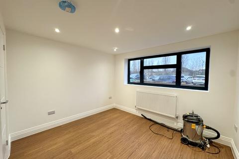 2 bedroom flat to rent, Barge Drive, Southall, Greater London, UB2