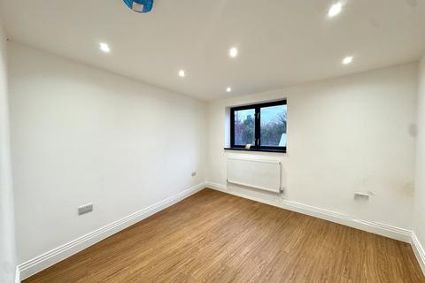 2 bedroom flat to rent, Barge Drive, Southall, Greater London, UB2