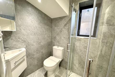 2 bedroom flat to rent, Barge Drive, Southall, Greater London, UB2