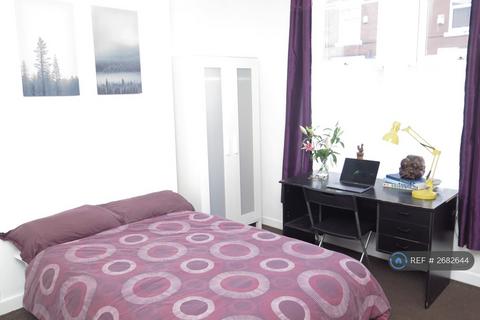 3 bedroom terraced house to rent, Claremont Road, Manchester, M14