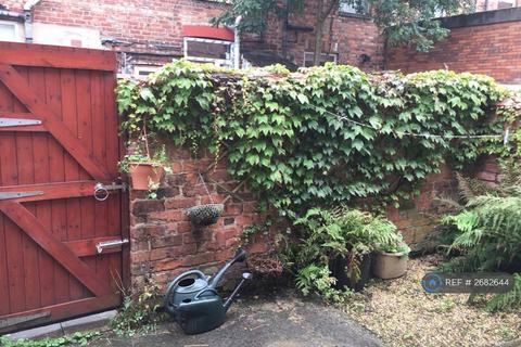 3 bedroom terraced house to rent, Claremont Road, Manchester, M14