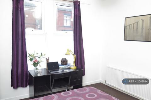 3 bedroom terraced house to rent, Claremont Road, Manchester, M14