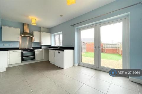 3 bedroom semi-detached house to rent, Trinity Way, Basingstoke, RG24
