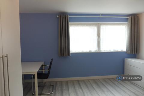 2 bedroom flat to rent, Albert Basin Way, London, E16
