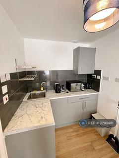 Studio to rent, Stratford Road, Southall, UB2