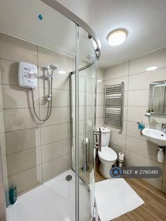 Studio to rent, Stratford Road, Southall, UB2
