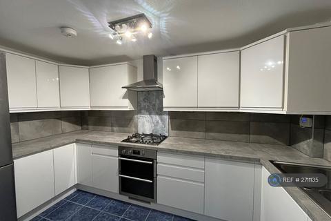 3 bedroom terraced house to rent, Kestrel Avenue, Staines-Upon-Thames, TW18