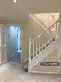 3 bedroom terraced house to rent, Kestrel Avenue, Staines-Upon-Thames, TW18