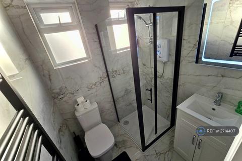 Studio to rent, Philbeach Gardens, London, SW5