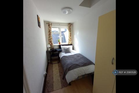 undefined, Lodge Ave, Dagenham, RM8