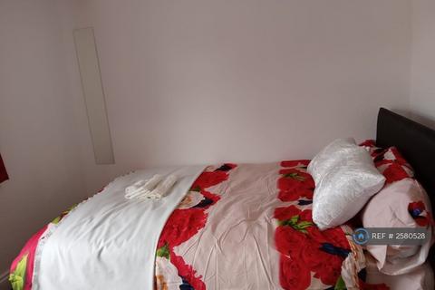 undefined, Lodge Ave, Dagenham, RM8