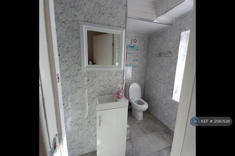 undefined, Lodge Ave, Dagenham, RM8
