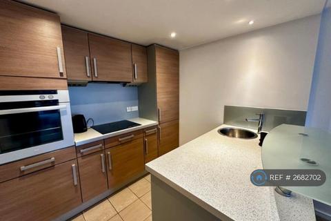 2 bedroom flat to rent, East Street, Leeds, LS9