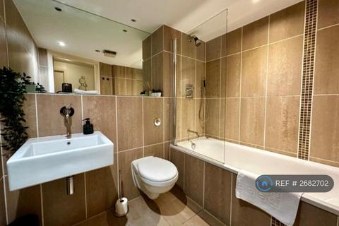 2 bedroom flat to rent, East Street, Leeds, LS9