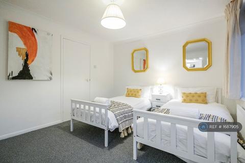 5 bedroom semi-detached house to rent, Wentworth Way, Ascot, SL5