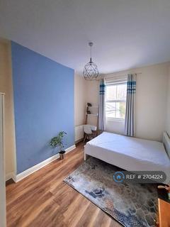 1 bedroom in a house share to rent, Graces Road, London, SE5