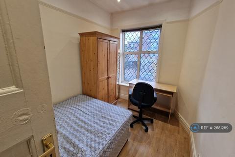 3 bedroom flat to rent, Greyhound Hill, London, NW4