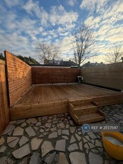 1 bedroom in a house share to rent, North Circular Road, London, NW10