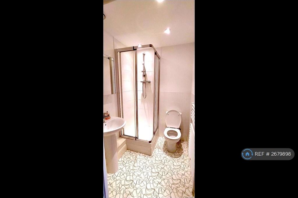 En-Suite Bathroom