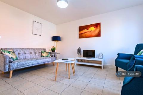3 bedroom semi-detached house to rent, Hanbury Rd, Gloucester, GL3